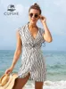 Casual Dresses V-hals ärmlös kort bikini täcker för kvinna randig semester strand tunika klänning 2023 sommar miniklänning strandkläder j230609