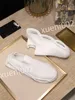 2023 Ny Top Hot Luxurys designer sneaker skor casual skor utomhus sneakers män kvinnor läder vita svarta plattformar