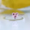 Klaster Pierścienie Exquistie Serce Shape Sparksing Pink Moissanite 925 Srebrny pierścień dla kobiet Obiecaj Para Walentynki Prezent