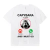 メンズTシャツCapybaraが電話をかけています。