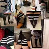 Damensocken in Übergröße, Oberschenkelhoch für dicke Oberschenkel – extra lange gestreifte Overknee-Strümpfe – Beinwärmer-Stiefel