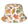 ベレー帽の水彩秋の葉。女性の男性漁師の帽子バケツキャップは秋のハロウィーン花の木アッシュ森林地帯