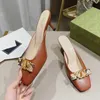 2023 Designer Luxe Pure Couleur Talon Diapositives Pantoufles Mode Femmes 100% Cuir Extérieur Léger Sandales imperméables Ladys Sexy Bouche Légère Talon Stiletto Pantoufle