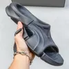 Ultralight Köpük Terlik Klasik Tasarımcı Sandals Mens Yastıklı Spor Ayakkabıları Moda Kadın Ayakkabıları Slip Olmayan Rahat Rahat Ayakkabılar Yeni Yaz Nefes Alabilir Daireler