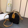 مصمم Petite Chapeau Boite Women Facts Handts Leather Leather Lady Classic Flower Crossbody Crossbody Bag Bag M45647