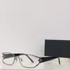 ブランドデザイナーサングラス男女のための小さな正方形のフルフレームメタルヒンジ付きメガネ豪華なサングラスUV400レンズユニセックス高品質