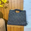 Дизайнерская женская сумка для торговых покупок Негабаритная пляжная сумка для джинсовой сумки бриллиантовая вышивка серебряная оборудование металлическая пряжка Мателассе цепь мешки с поперечным телом мешки мусора 37x30см