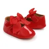 Premiers marcheurs nés bébé chaussures bébé garçon fille chaussures fille classique nœud papillon semelle en caoutchouc anti-dérapant PU chaussures habillées premier marcheur enfant berceau chaussures 230608