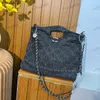 Дизайнерская женская сумка для торговых покупок Негабаритная пляжная сумка для джинсовой сумки бриллиантовая вышивка серебряная оборудование металлическая пряжка Мателассе цепь мешки с поперечным телом мешки мусора 37x30см
