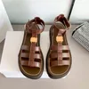 Дизайнер Clea Sandal Slippers Gladiator Люксрию повседневные туфли кожаная пляжная бассейн коричневая черная леди платформу слайд женская мужчина плоские ползунки Летняя тапочка