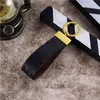 hoge kwaliteit lederen sleutelhanger klassieke prachtige luxe ontwerper auto sleutelhanger zinklegering brief unisex lanyard goud zwart metaal kleine sieraden met doos cadeau 10 kleuren