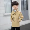 Tench Coats Spring Boys Coat Fashion عالي الجودة أزياء مزدوجة الصلبة الصلبة الصلبة أطفال الخندق جاكيت الأطفال 230608