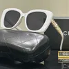 Occhiali da sole da sole per designer Chanelly per donne occhiali da sole da sole da uomo con telaio quadrato polarizzati con gambe di occhiali larghi con lettera cavata con scatola 201