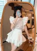 Женский короткий рукав рукав рукав кружевные половины и многослойная юбка для пирога Twinset 2 Платье костюм Sml