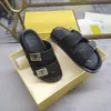 Designer Slid Sliders Menskvinnor Cool Enkelt stilfulla bilder 2 remmar med justerade guldspännen Kvinnor Summer Slippers 35-45