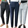 Męskie spodnie Białe pionowe paski garnituru Mężczyźni Niebieskie czarne spodnie moda Slim Pant Business Pantelones Hombre Autumn Steps 230609