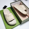 Med Box G Designer Sneakers Gglies skor lyxiga tofflor Slide varumärkesdesigners Sandaler Kvinnor damer ihåliga plattformar kvinnor glider sandal lnterlocking härlig c07n