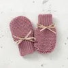 First Walkers Baby Shoes Gloves Set Knit Born Girls Boots Stövlar Mitten Fashion Butterfly-Knot Toddler Spädbarn Slip-On Bedskor Hand Made 230608