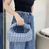 Denim axelpåsar kopplingar kuvertväska påsen lyx varumärke kvinnor jodie totes designer rund form plånböcker och handväskor väver messenger crossbody underarmväska