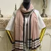 Nuovo stile di buona qualità al 100% Materiale in cashmere sottile e morbido color rosa sciarpe lunghe per donne dimensioni 205 cm -92cm262s