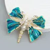 Modische Metallschleife mit geometrischem Schmetterlingsbrosche für Damen, elegantes und übertriebenes Abzeichen, Bankett-Schmuckzubehör
