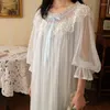 Kvinnors sömnkläder söta mjuka vita spetsar Kvinnors vintage långa nattklänningar ärmen härlig prinsessa nattens sommarhöst lös klänning