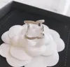 Nie Fade Brand Letter Brass Open Bandringe Modedesigner Kristall Strasskupfer Ring für Frauen Hochzeit Schmuck Geschenke