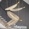 Lampes suspendues lumière luxe cristal feuille plume LED lustre Art créatif escalier rotatif salon salle à manger éclairage