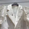 Kvinnors träningsdräkter lyxiga pärlor pärlor diamanter bowknot kvinnor kostymer kappa 3d blommor blazers rhinestones cardigan a-line kjol 2st