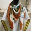 Nowy styl Kwadratowy szalik Scalves Dobra jakość 100% Twill Silk Material Orange Kolor litery litery Kwiaty Wzór rozmiar 12181