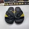 Singapur Cambodia Vietnam Dubai Beach Sandals 2022 Nowa marka mody Letter Home Para Kapcieczki 89