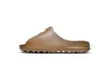 Luxury 2023 Tobogán de plataforma de verano zapatillas diseñadoras de espuma superior zapatos de playa del desierto zapatos de moda triple negro hueso blanco plano verde