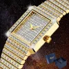 腕時計の豪華なキラキラダイヤモンドの女性ヒップホップレディースウォッチ女性時計ゴールドスクエアアイスアウトレディース