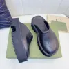 Designer toffel toppkvalitet svarta modeskor skjutreglage Sandaler Slide Slipper ockra benhart