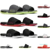 Designer Slides tofflor Sandaler Black Metallic Silver Dark Grey Red White Runners Sandas Slide Mens Womens Sports