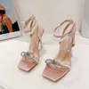 Summer Sandals nyaste transparenta höga klackar Kvinnor Street Style Stripper Pearl Butterfly-Knot Buckle Strap Shoes 230511