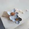 ヘアクリップライトブルー色の花柄のブライダル櫛ピンピース女性のためのジュエリーウェディングアクセサリー手作り