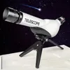 子どもの天文学的な望遠鏡の学生科学のおもちゃ。子供たちに宇宙と空間を探検させてください