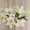 Fleurs décoratives 2Pcs / lot Feel Hydratant Lily Real Touch Fleur Pour La Décoration De La Maison Faux Plantes Lys Mariage Toile De Fond Guide De Route