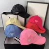 Tasarımcı Top Kapakları Çift Stil Yan Etiket Şeker Renk Kavisli Kabar Beyzbol Şapkası Güneşlik Güneş Koruyucu Ördek Dil Dil Şapkası Açık Binicilik2517