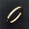 Vendita diretta del produttore Bracciale in acciaio al titanio placcato oro argento Coppia zircone Vite d'amore con chiusura