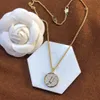 Classic Pendant Necklace Designer designade kvinnors modehalsband smycken bröllopsfest alla hjärtans smycken gåvor