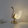 Lampade da tavolo Lampada da scrivania a LED decorativa nordica Semplice atmosfera di farfalla di cristallo Camera da letto Comodino Touch Creative USB Piccola notte