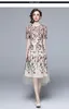 Повседневные платья 2023 Новое летние вышивающие платья Женщины с коротким рукавом цветочный наклад