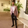 Ternos masculinos blazer sob medida calças roupa rosa empoeirado jaqueta de cetim calça preta smoking noivo baile de formatura roupa de festa ajuste fino 2 peças conjunto masculino completo