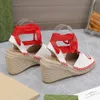 Sommer Canvas bestickt Peep Toes Schuhe Espadrilles Sandalen Keil Patform Pumps Heels Damen Luxus Designer Mode Knöchelriemen Freizeitschuhe mit Box