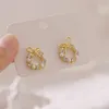 Boucles d'oreilles perle pour femmes mode coréenne Petite géométrique arc femme boucle d'oreille à la mode marée bijoux accessoires en gros 2023