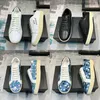 Nieuw product 2024 Topkwaliteit AAA Designer Schoenen Hof Klassieke Heren Sneakers Geborduurde Handtekening Lage Lederen Trainers Met Doos 38-46