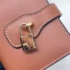 Handväska designer kvinnors lilla handväska korthållare kohud rem lås huvudväska kompakt läderväska lång quiltad mode håll väska
