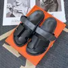 Luxe designer sandalen slippers strand klassieke platte sandale zomers lederen strand slippers mode solide slip-on dames dia glijbanen 35-42